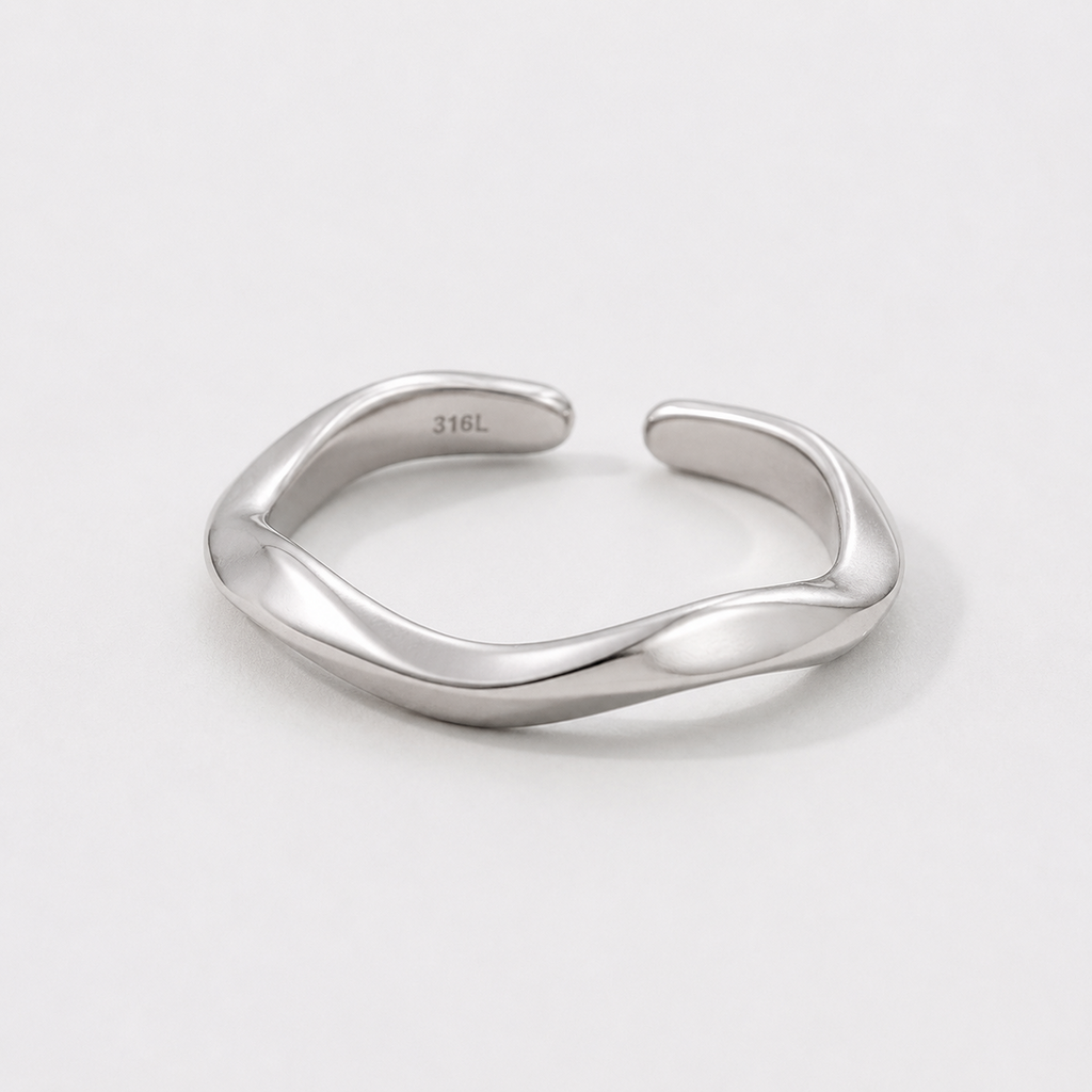 VEER adjustable ring in Silver on a clean white background