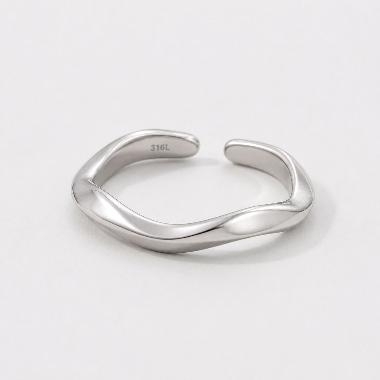 VEER adjustable ring in Silver on a clean white background
